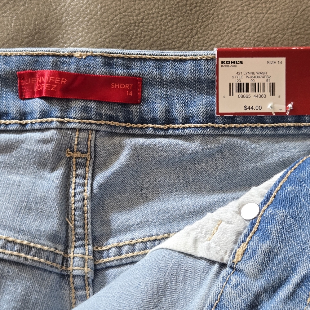 Jennifer Lopez Jean Shorts Size 14 - Picture 3 of 7